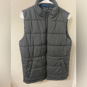 Amazon essentials puffer vest